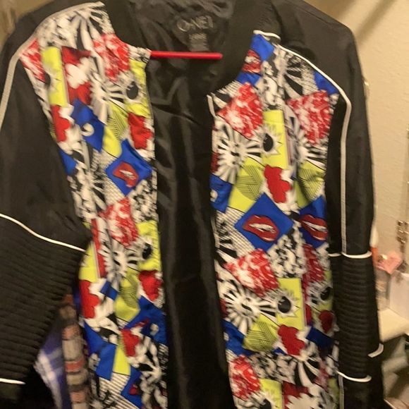 Men'sāG-NetĀ Vibrant Comic Graphic Windbreaker  | Color:Black | Size: XL - Picture 2 of 5